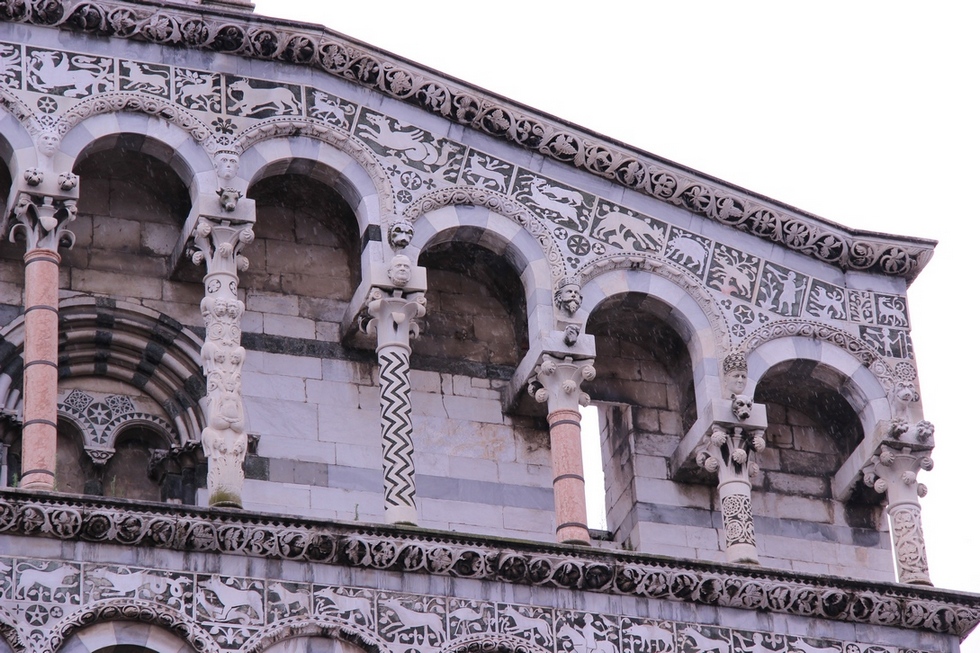 San Michele in Foro, detal fasady