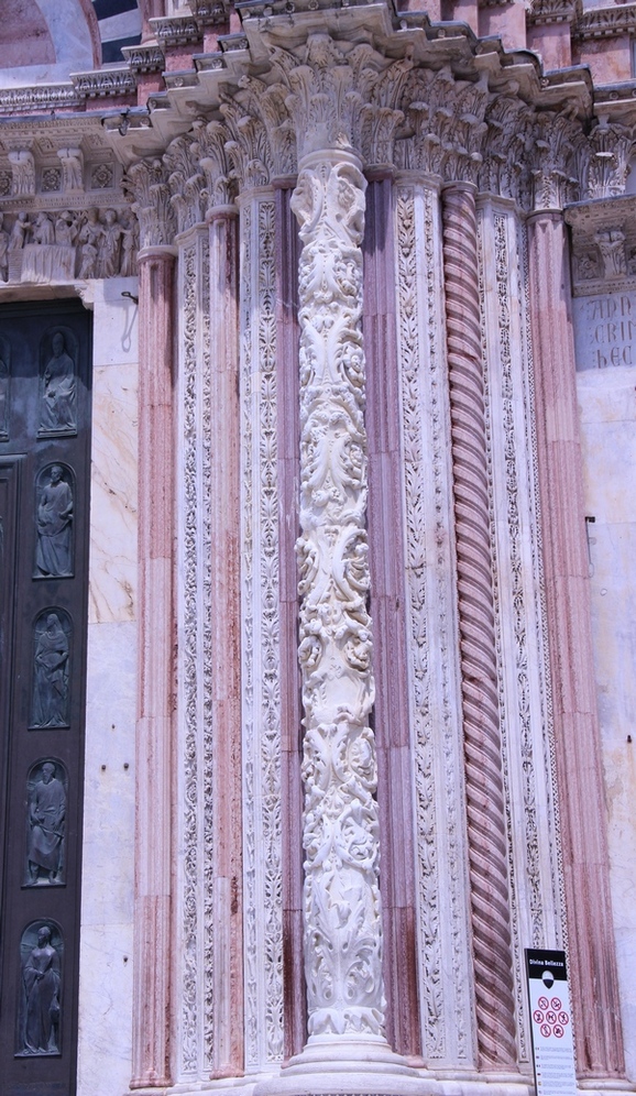 Siena Duomo_dell'Assunta_fasada_Giovanni_Pisano, detal