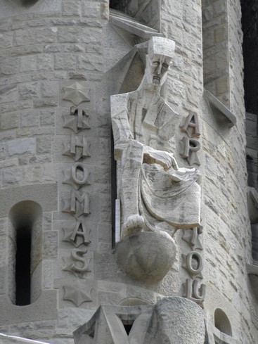 Fasada zachodnia, figura św. Tomasza apostoła