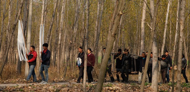 Binguan/Trumna w górach, reż. Xin Yukun